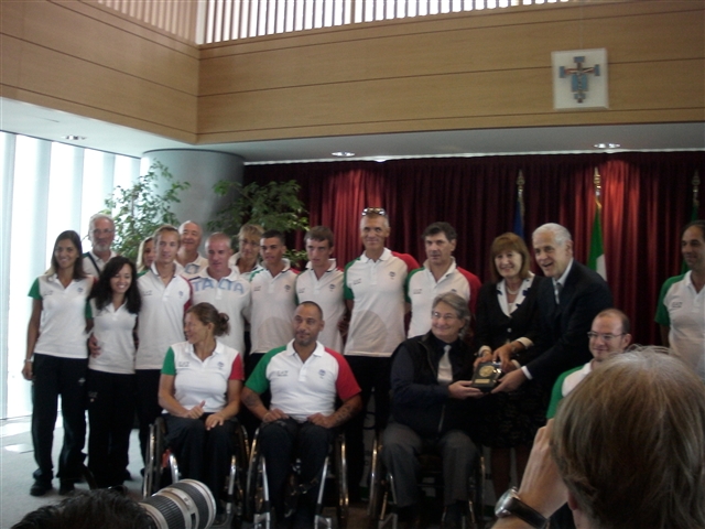 Squadra Paralimpica lombarda con Roberto Formigoni, Luciana Ruffinelli e Pierangelo Santelli